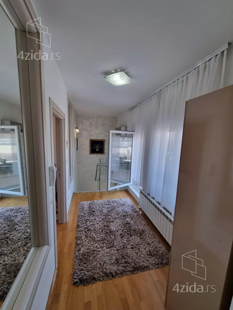 Četvoroiposoban stan | 4zida