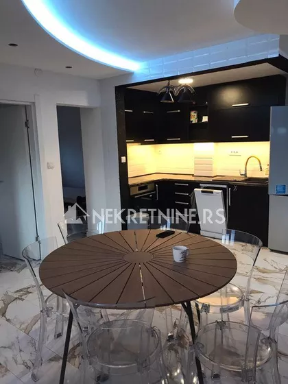 Rene Magrita | 4zida.rs