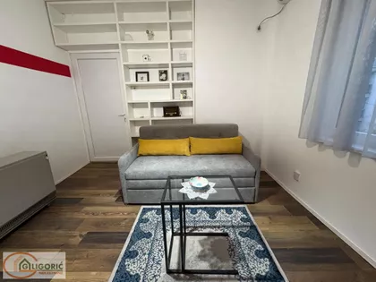 Vukov Spomenik | 4zida.rs