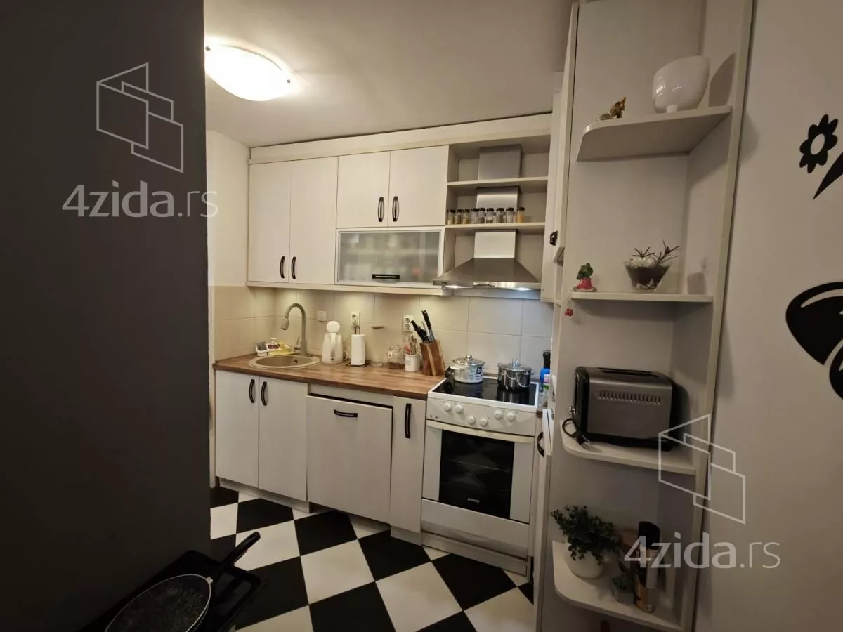 Troiposoban stan | 4zida