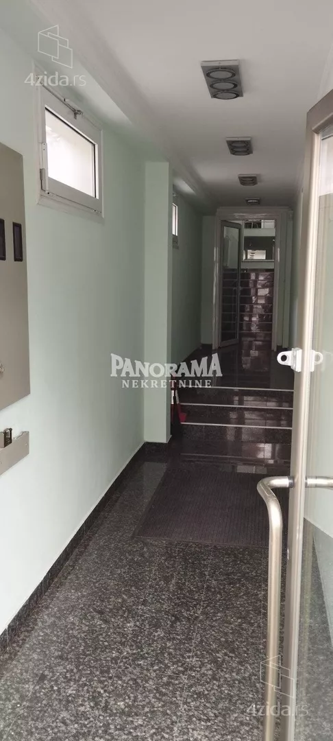 Poslovna zgrada | 4zida