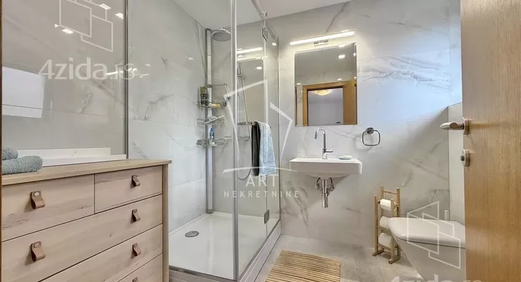 Četvoroiposoban stan | 4zida