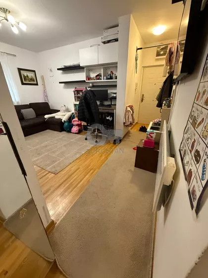 Republička | 4zida.rs