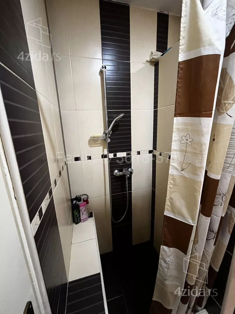 Šestosoban stan | 4zida