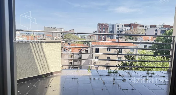 Šestosoban stan | 4zida