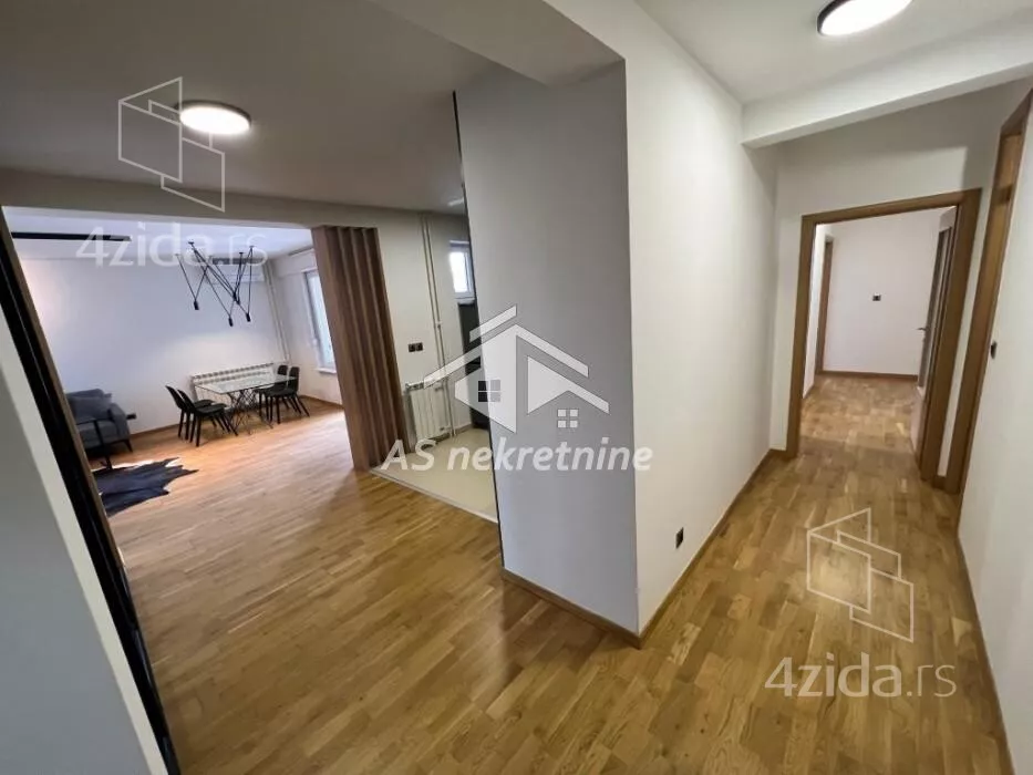 Četvoroiposoban stan | 4zida