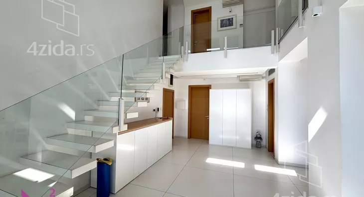 Sedmosoban stan | 4zida