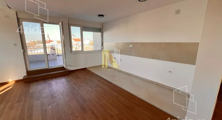 Šestosoban stan | 4zida