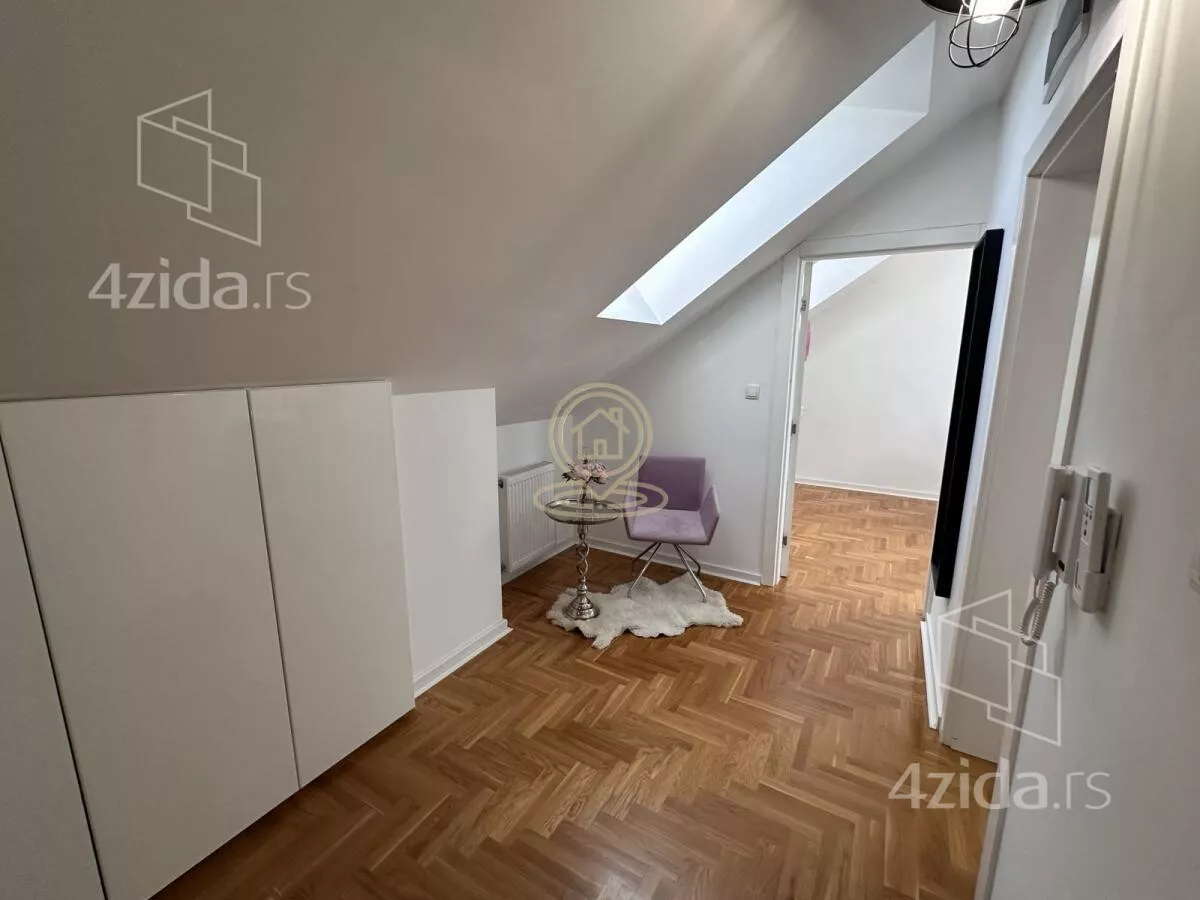 Četvoroiposoban stan | 4zida