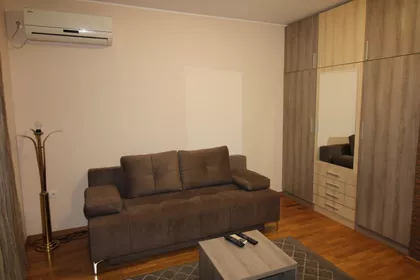 Železnička 48 | 4zida.rs