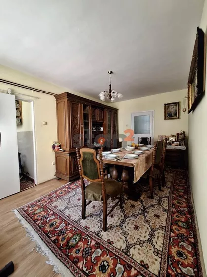 Crveni Pevac | 4zida.rs