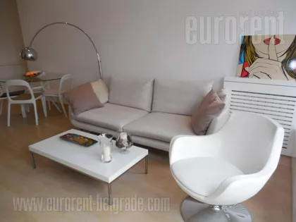 CRVENI KRST | 4zida.rs