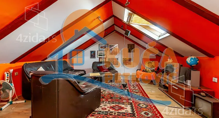 Troiposoban stan | 4zida