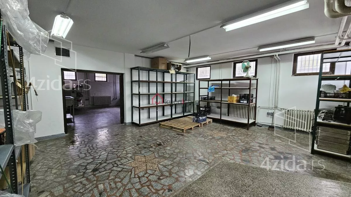 Poslovna zgrada | 4zida