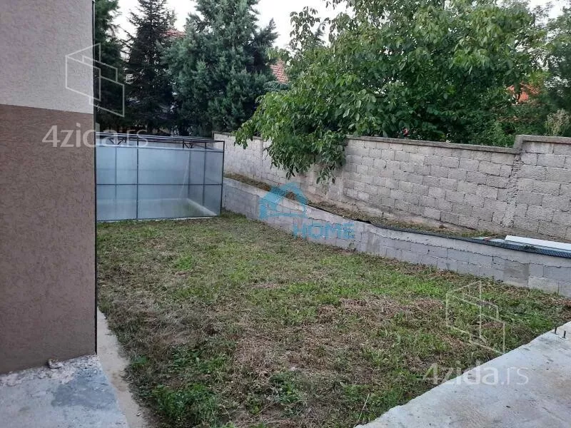 Četvoroiposoban stan | 4zida