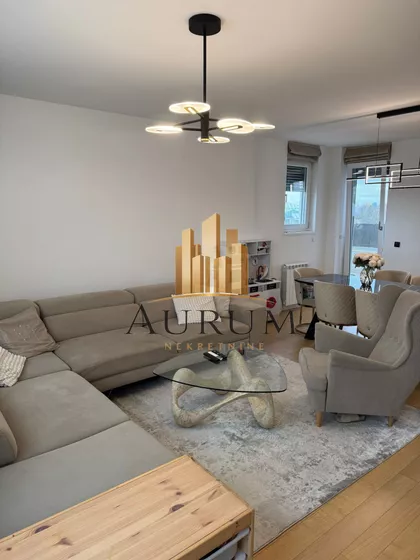 Marine Veličković | 4zida.rs