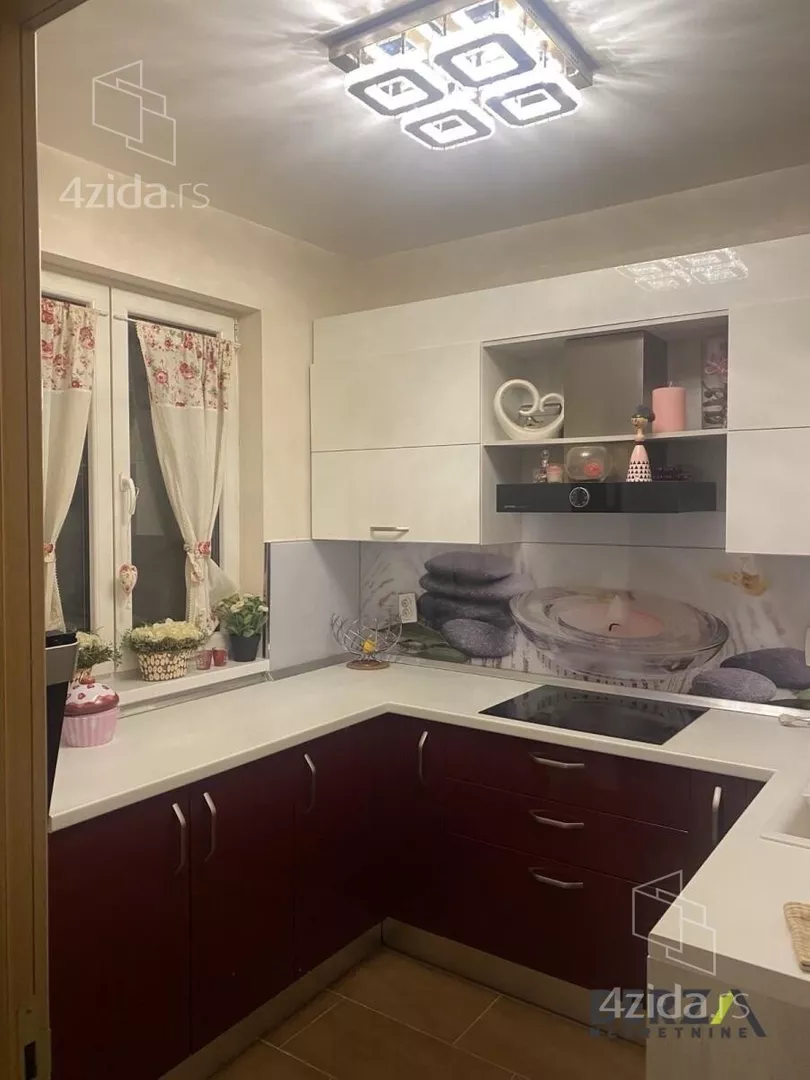 Četvoroiposoban stan | 4zida