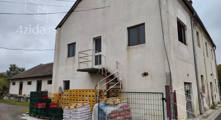 Poslovna zgrada | 4zida