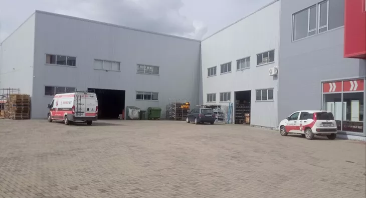 Poslovna zgrada | 4zida