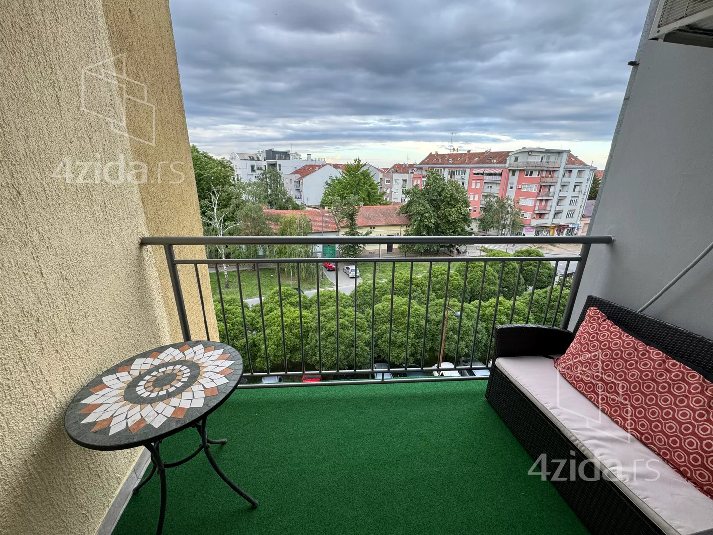 Jednoiposoban stan | 4zida