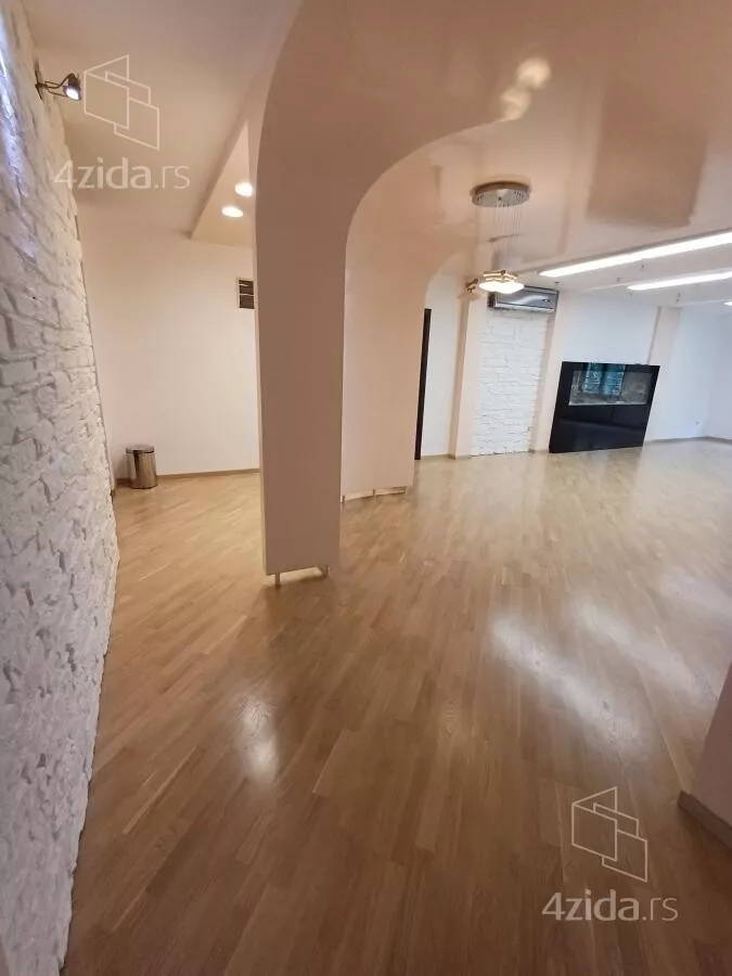 Četvoroiposoban stan | 4zida
