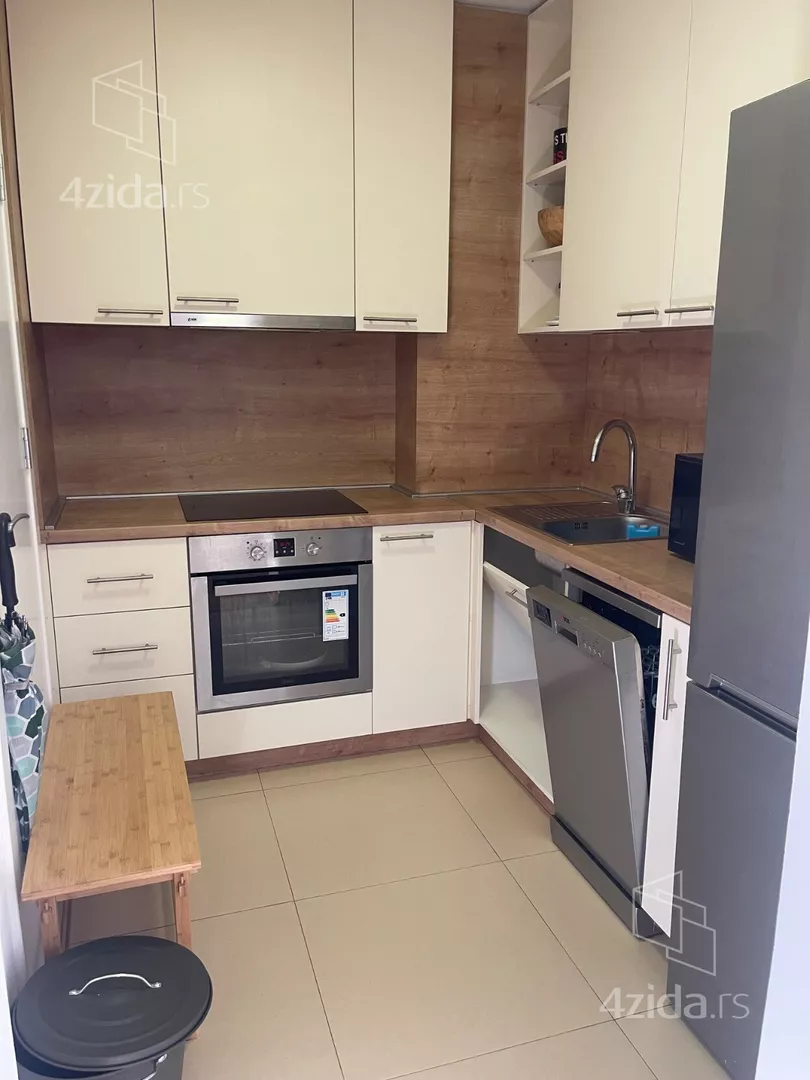 Petosoban stan | 4zida