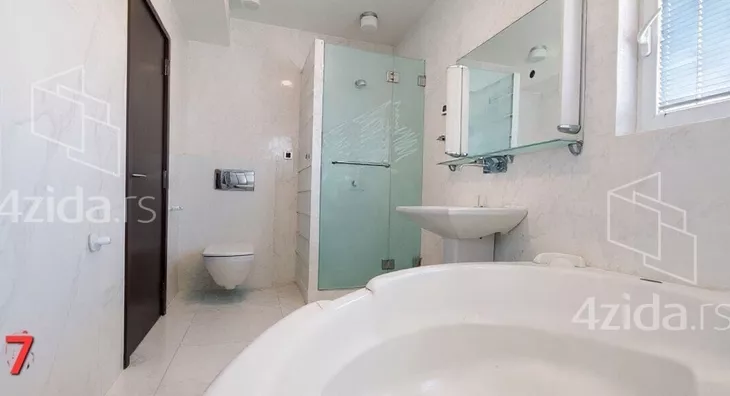 Petosoban stan | 4zida