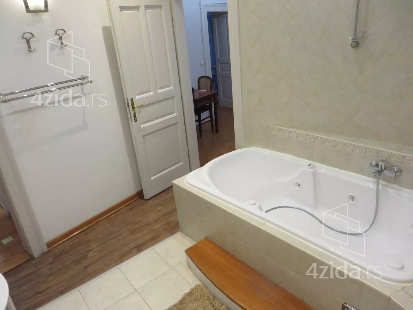 Petosoban stan | 4zida