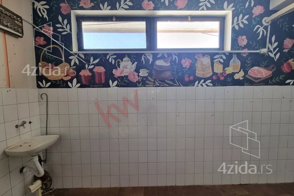 Lokal | 4zida