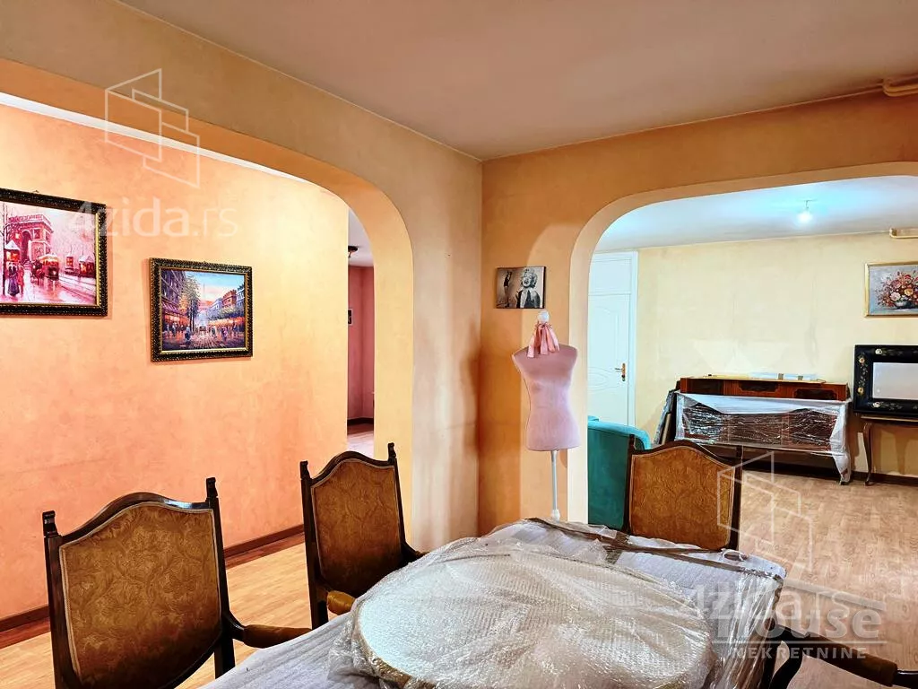 Petosoban stan | 4zida