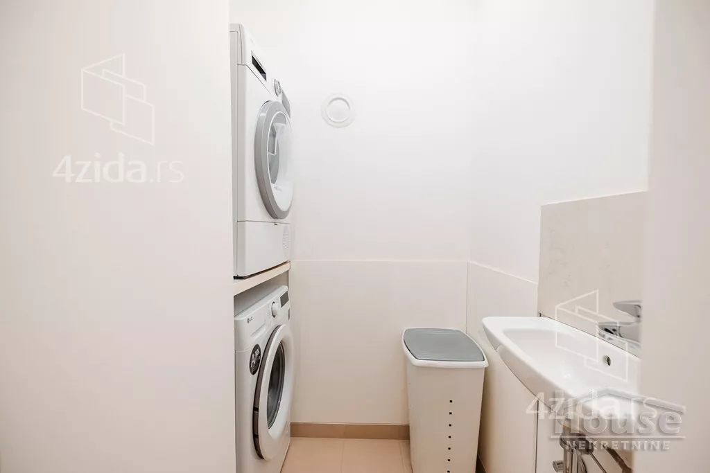 Šestosoban stan | 4zida