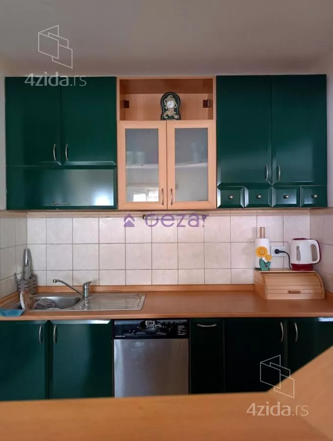 Petosoban stan | 4zida