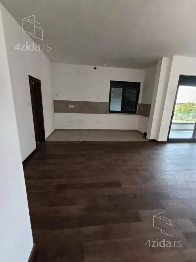 Četvoroiposoban stan | 4zida