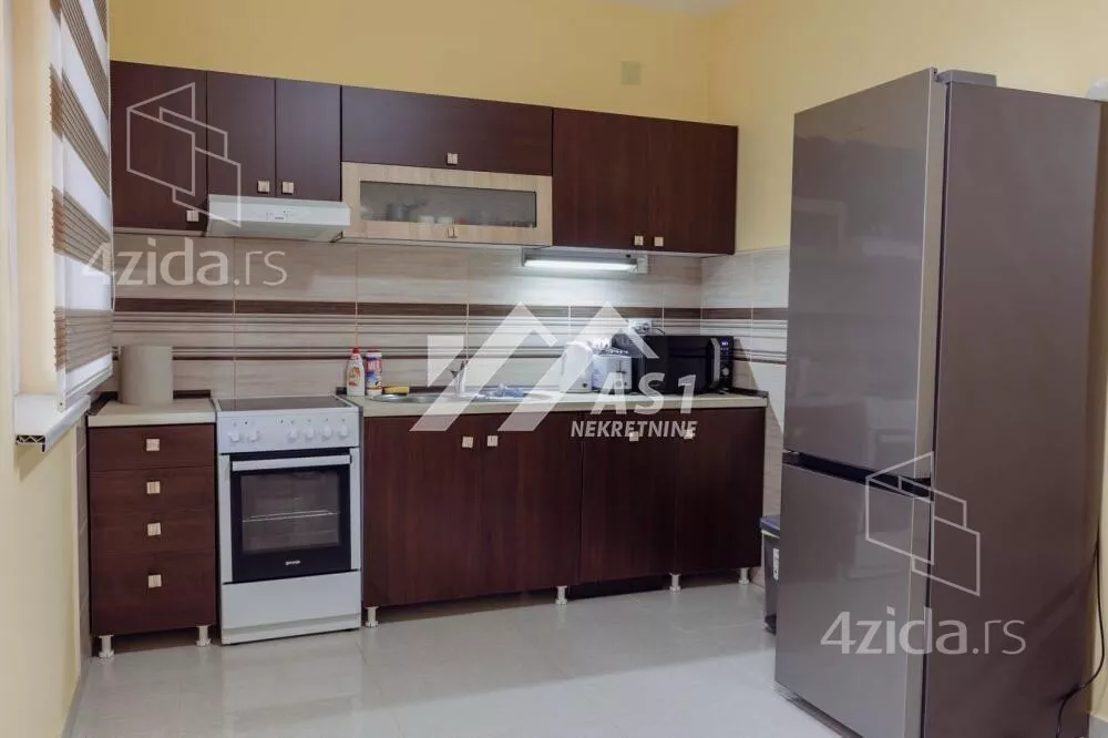 Četvoroiposoban stan | 4zida