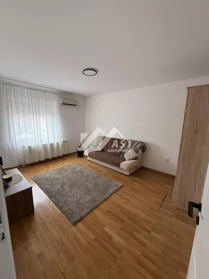 Trg majke Jevrosime | 4zida.rs