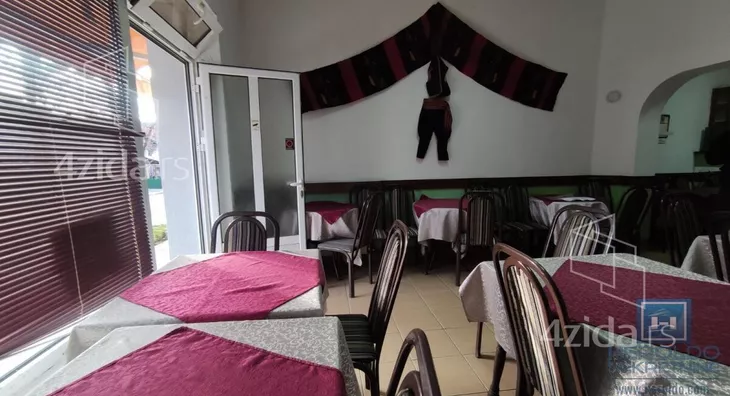 Poslovna zgrada | 4zida