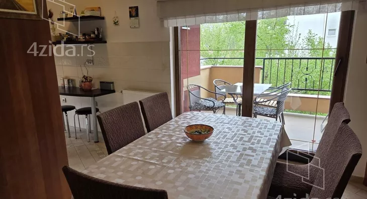 Petosoban stan | 4zida