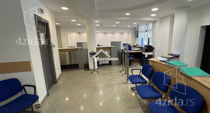 Poslovna zgrada | 4zida