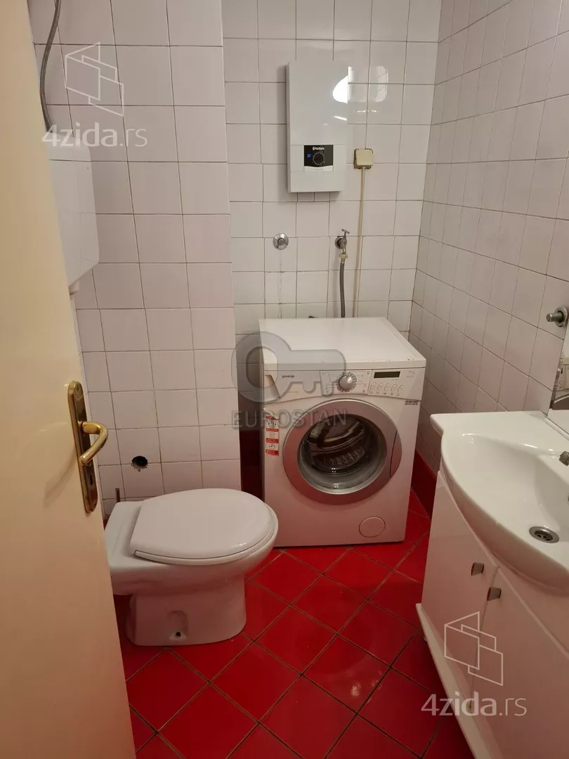 Četvoroiposoban stan | 4zida