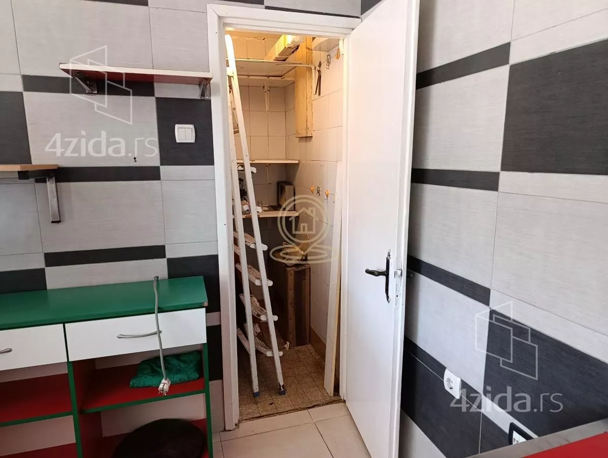 Lokal | 4zida