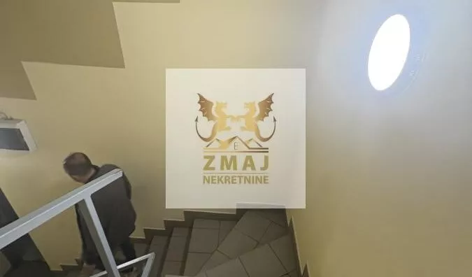 Poslovna zgrada | 4zida