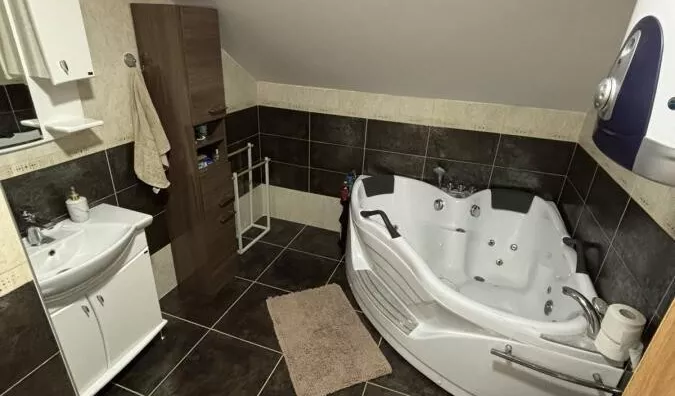 Šestosoban stan | 4zida