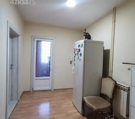 Poslovna zgrada | 4zida