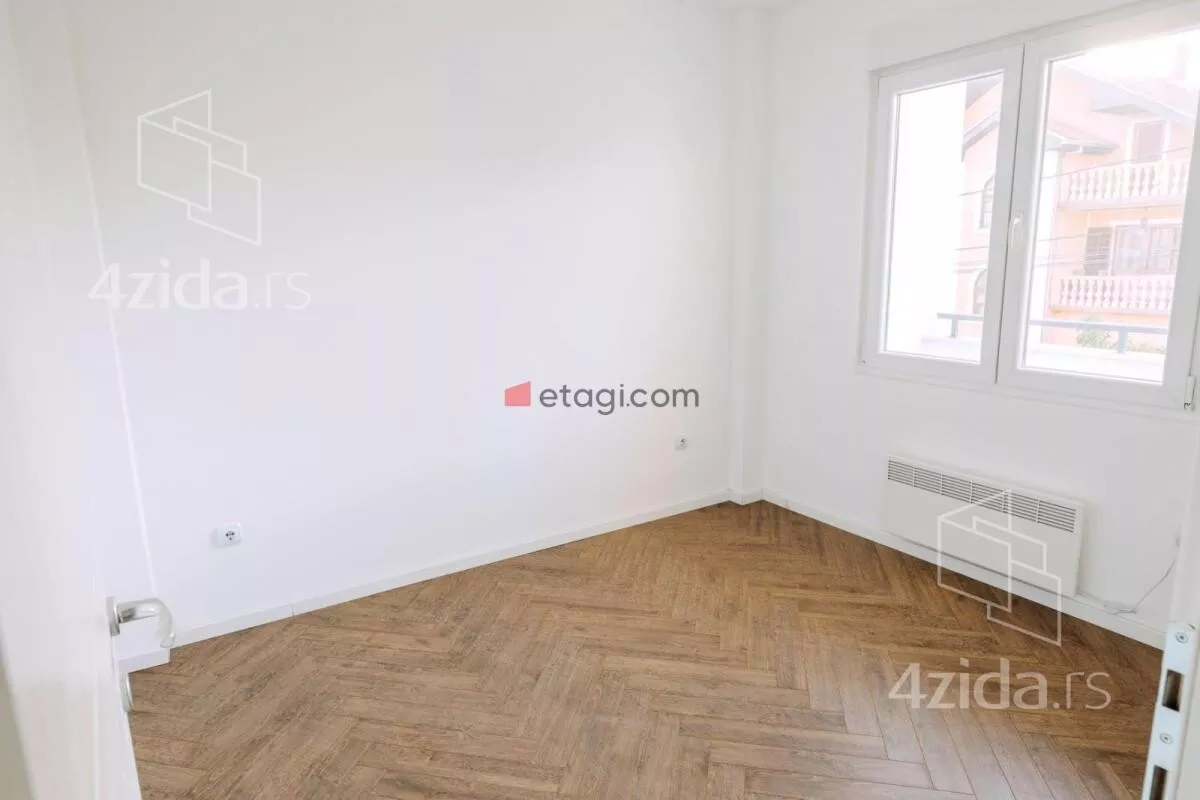 Sedmosoban stan | 4zida