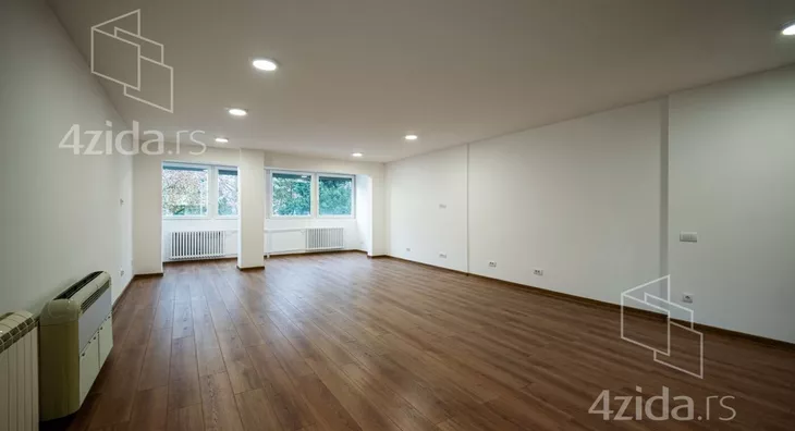 Četvoroiposoban stan | 4zida