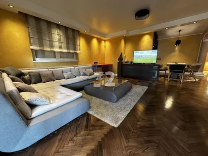 Jovana Marinovića | 4zida.rs