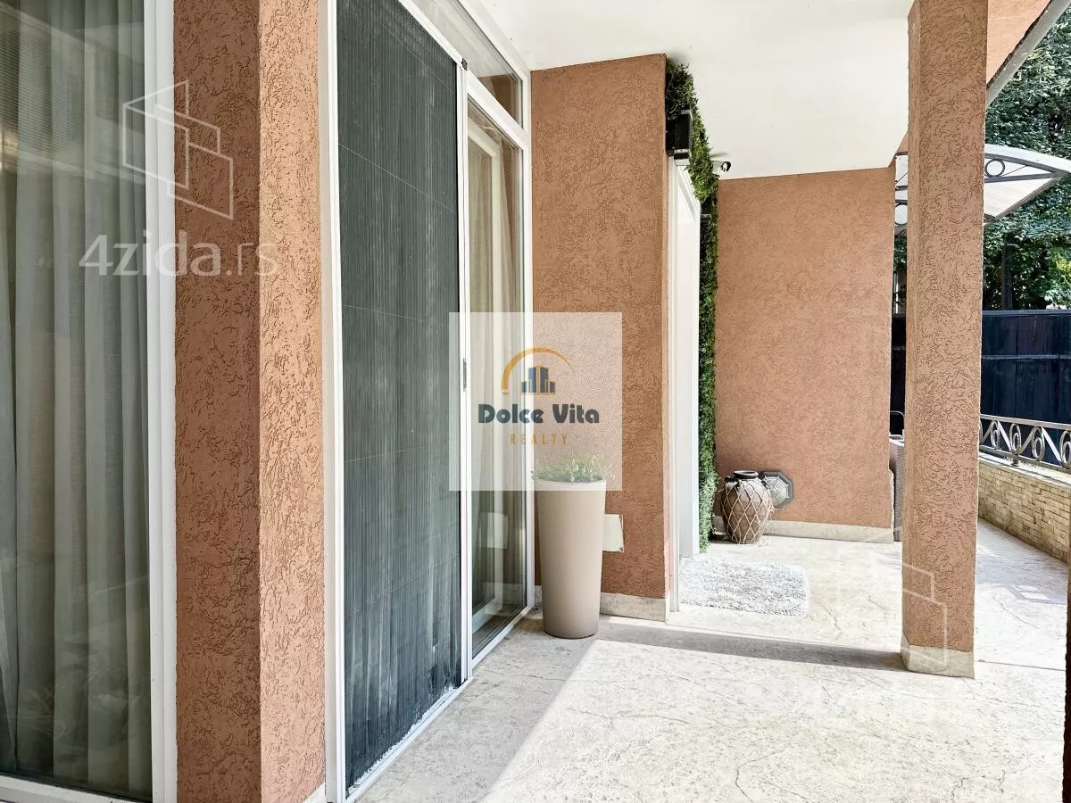 Šestosoban stan | 4zida