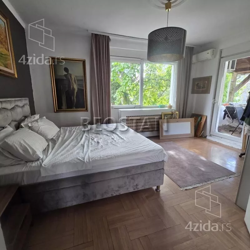 Šestoiposoban stan | 4zida