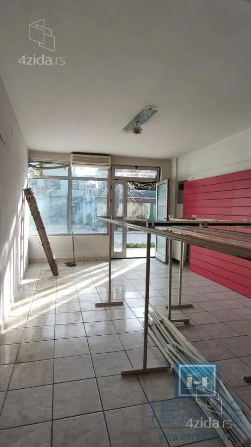 Poslovna zgrada | 4zida