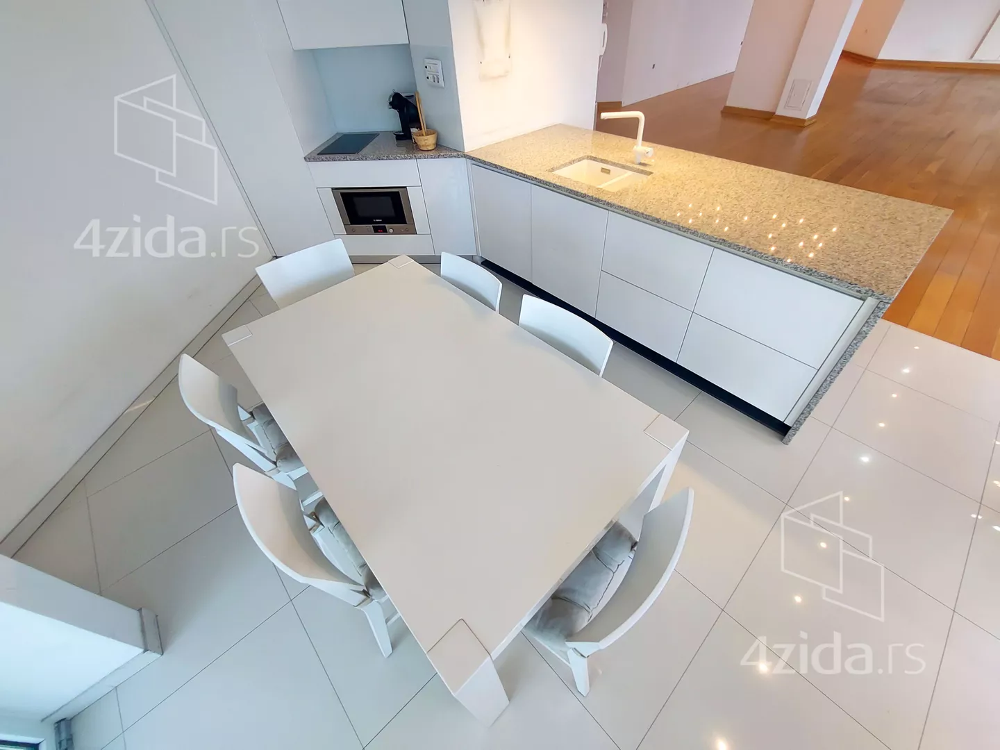 Petosoban stan | 4zida